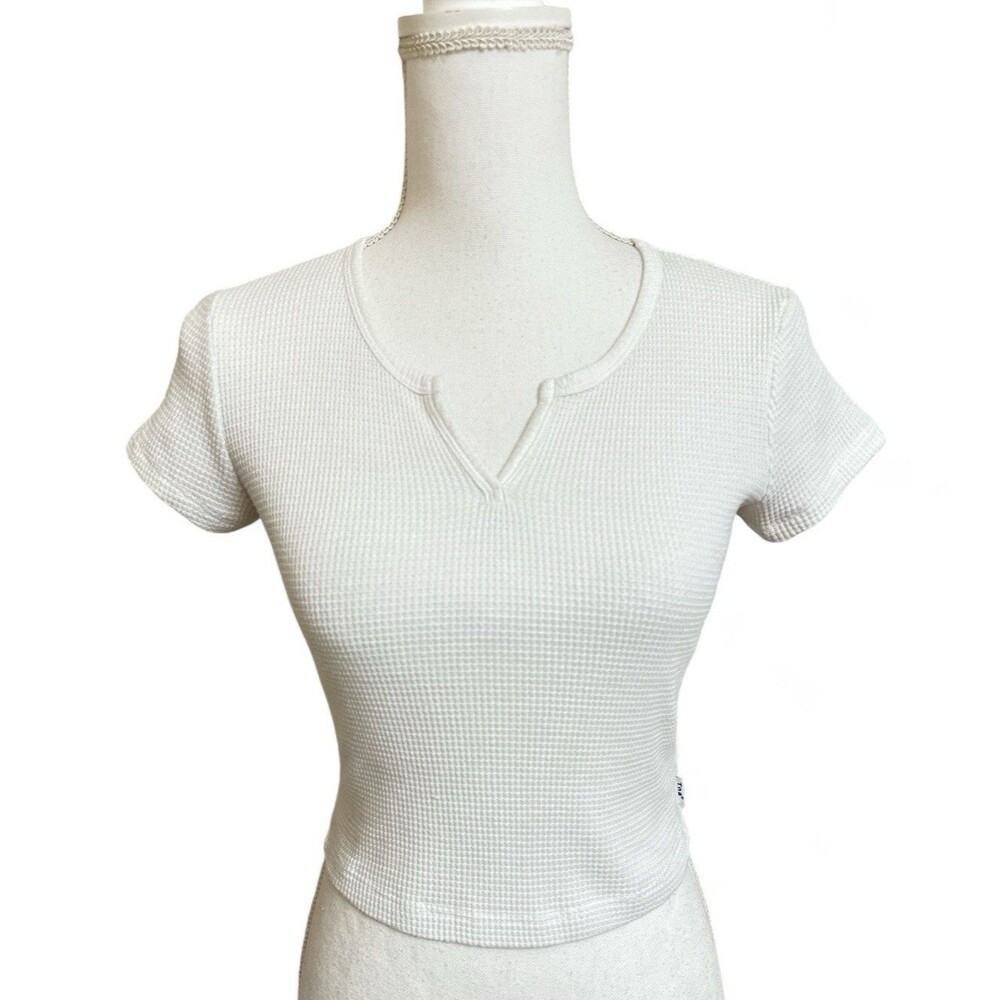 Aritzia TNA Women's S Waffle Knit Notch Tee T-Shirt White Basic Crop Top Cropped